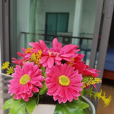 Amaretto Hostel Surat Thani Buitenkant foto