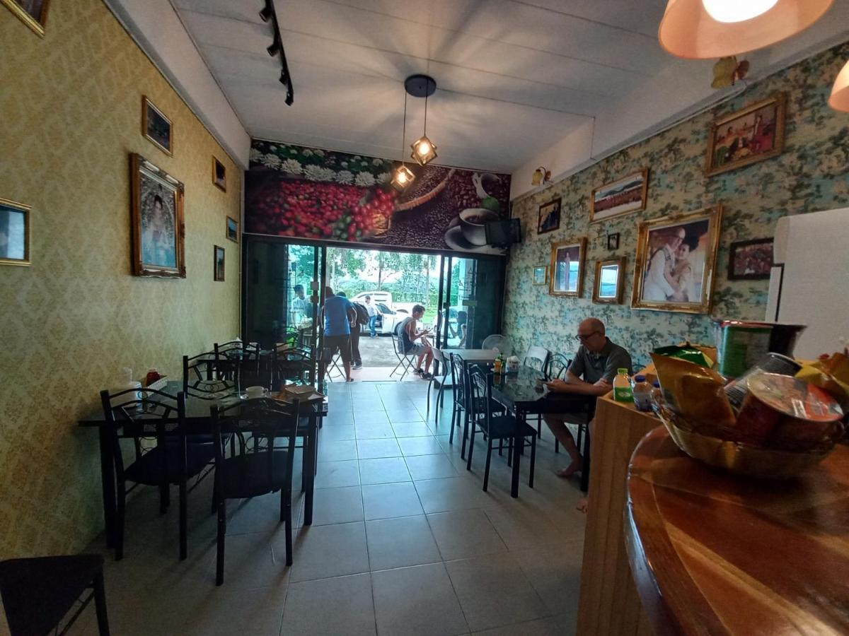 Amaretto Hostel Surat Thani Buitenkant foto