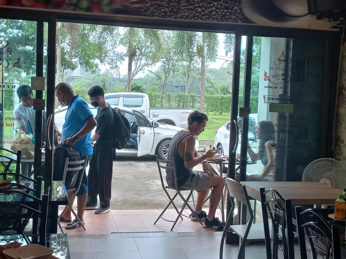 Amaretto Hostel Surat Thani Buitenkant foto
