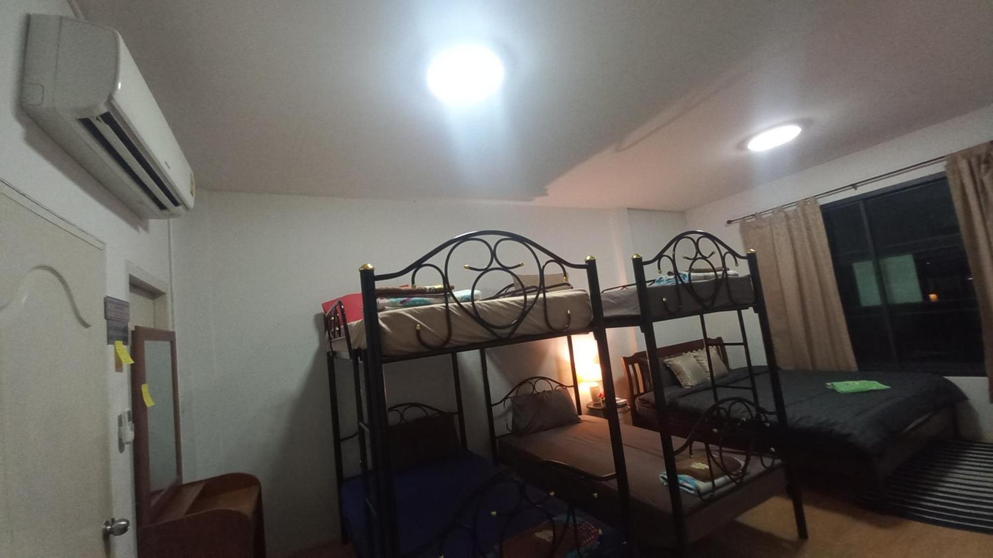 Amaretto Hostel Surat Thani Buitenkant foto