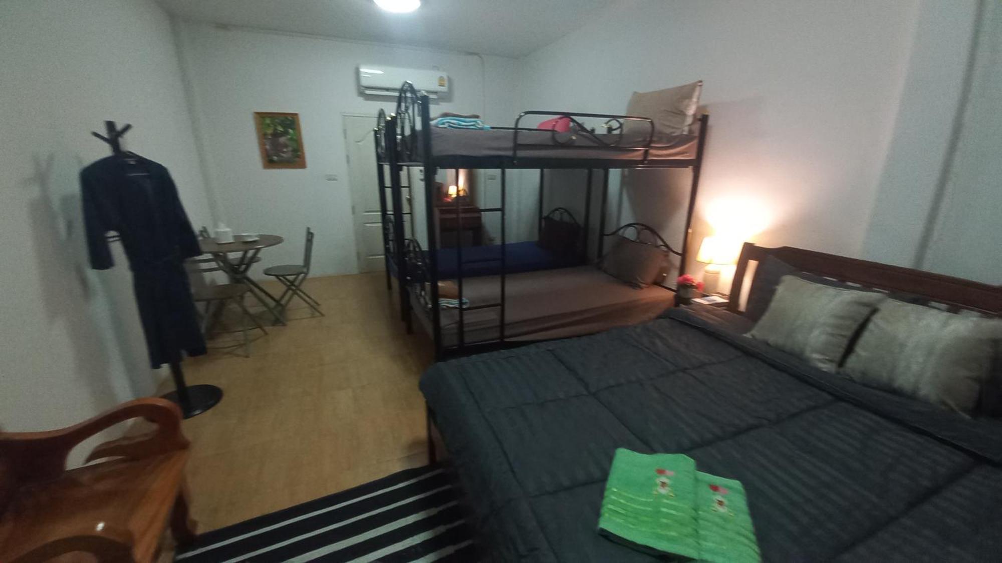Amaretto Hostel Surat Thani Buitenkant foto