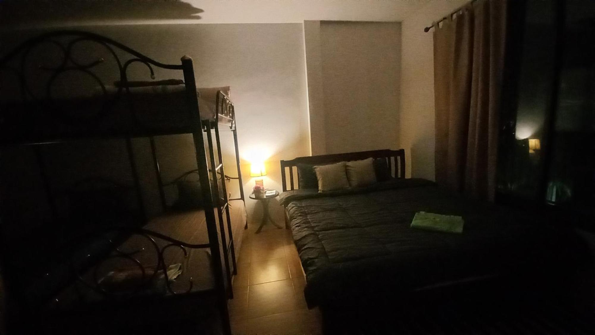 Amaretto Hostel Surat Thani Buitenkant foto
