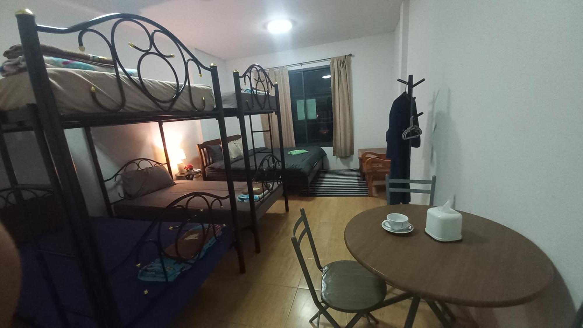 Amaretto Hostel Surat Thani Buitenkant foto