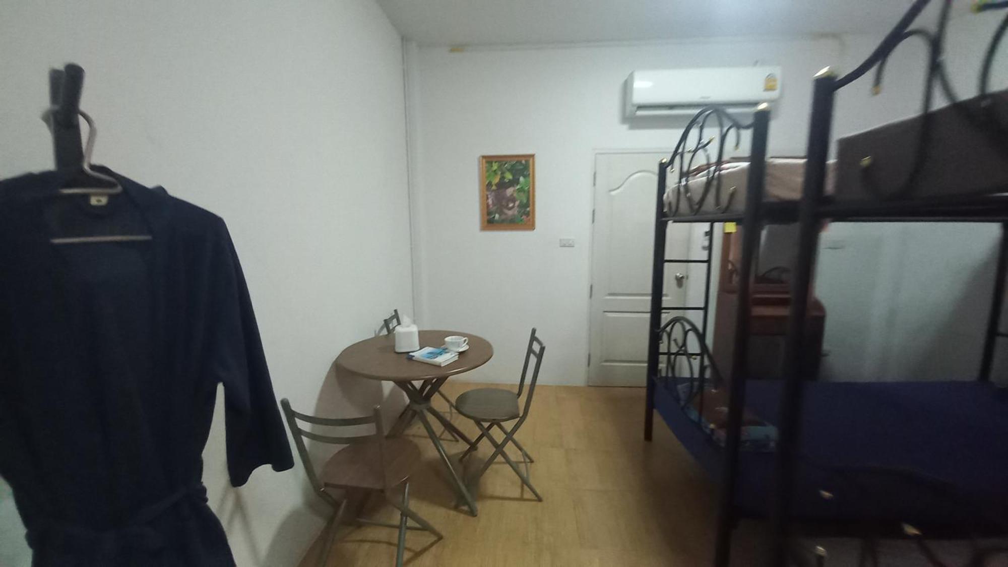 Amaretto Hostel Surat Thani Buitenkant foto