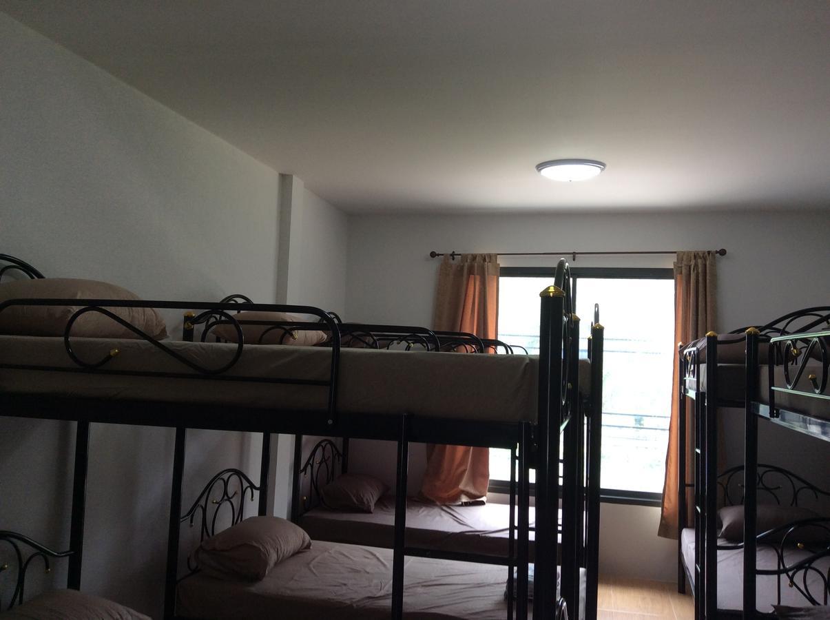 Amaretto Hostel Surat Thani Buitenkant foto