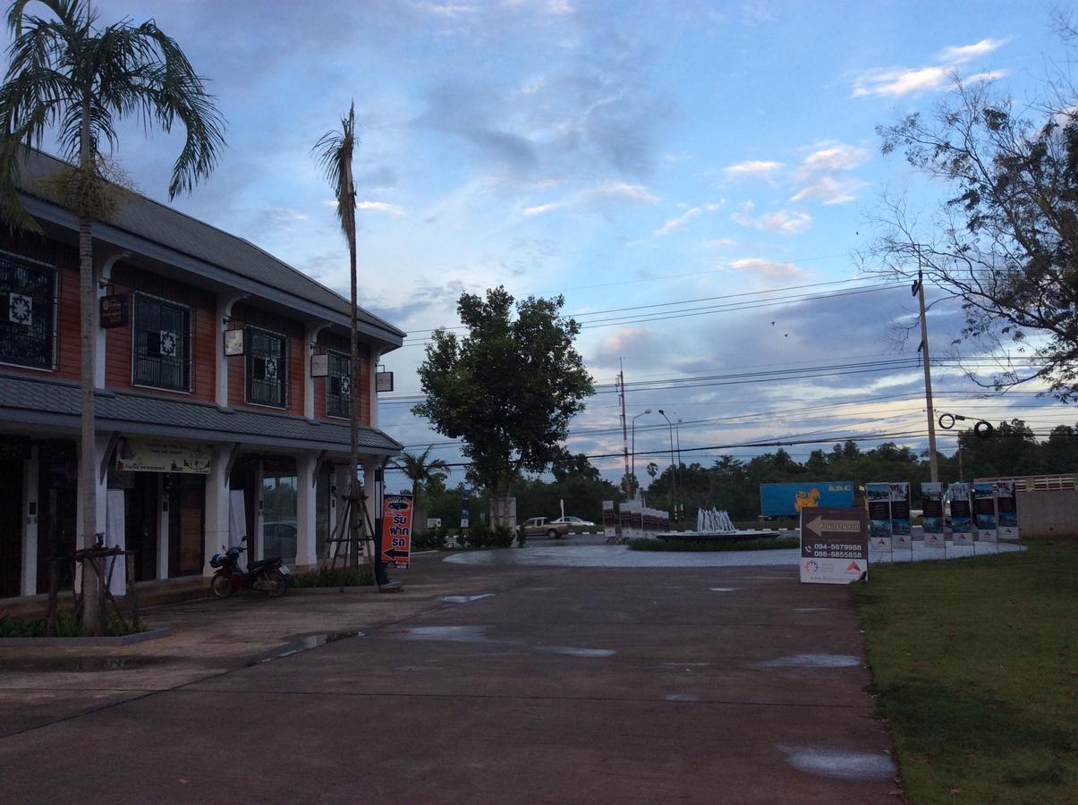 Amaretto Hostel Surat Thani Buitenkant foto